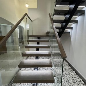 Hiring professionals vs DIY approach for remodeling